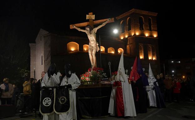 Medina sortea el mal tiempo con dos procesiones multitudinarias